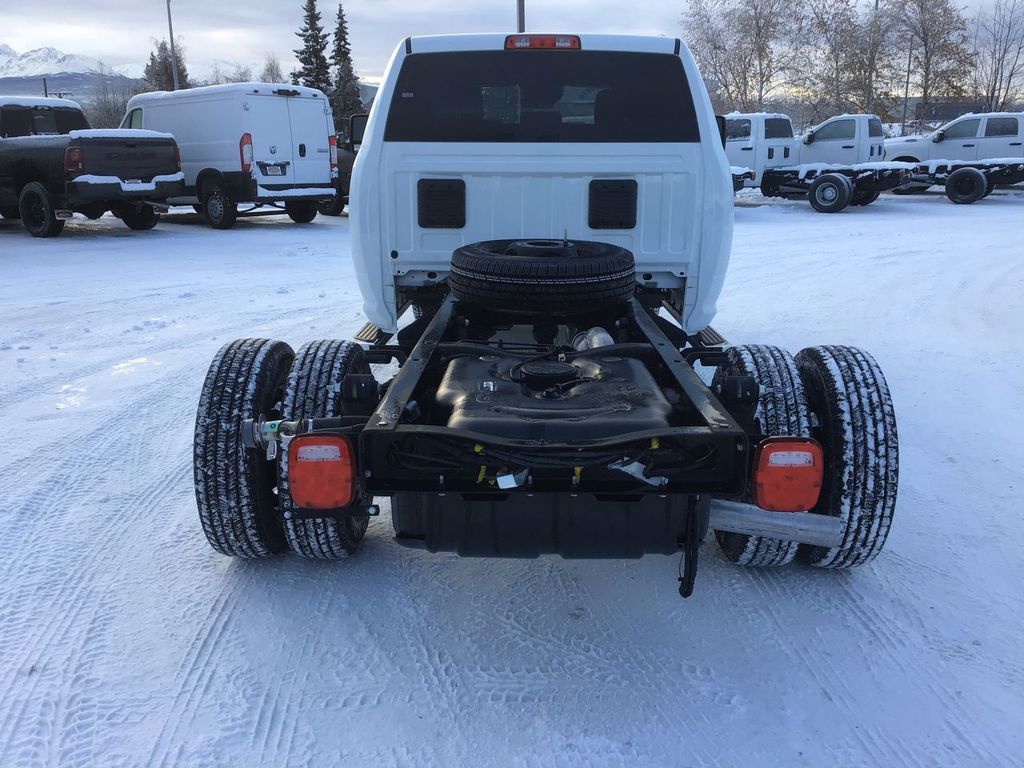 2024 RAM 3500 Chassis SLT - Photo 11