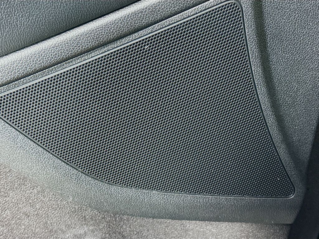 Thumbnail: 2018 Kia Sorento - 18