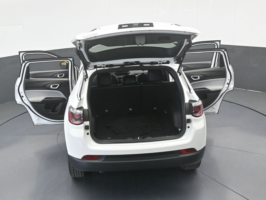 Used 2023 Bright White Clearcoat Jeep Latitude image 31