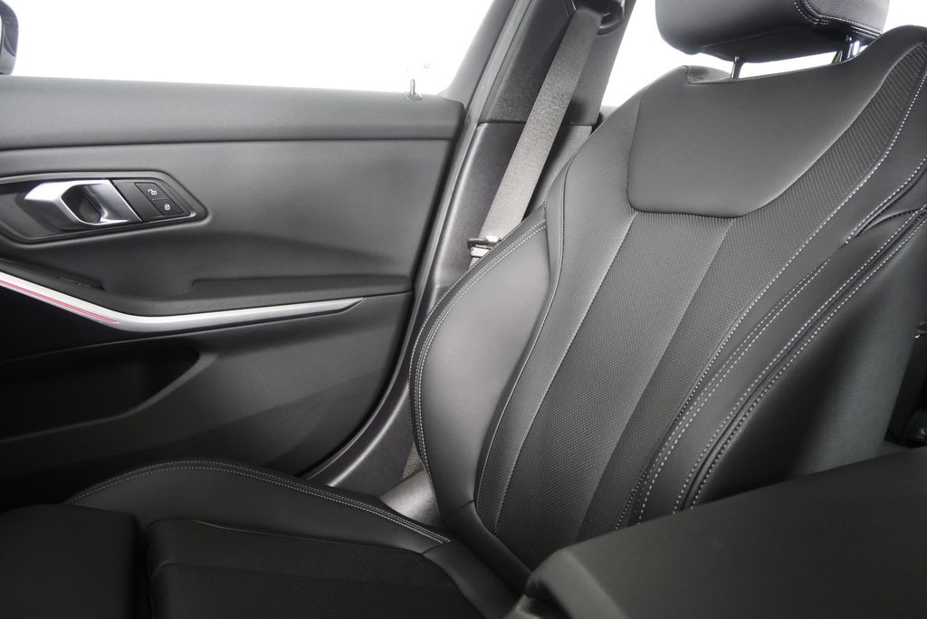 Thumbnail: 2024 BMW 3 Series - 26