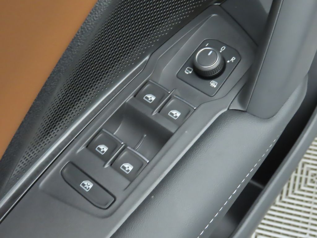 Thumbnail: 2025 Volkswagen Tiguan - 25
