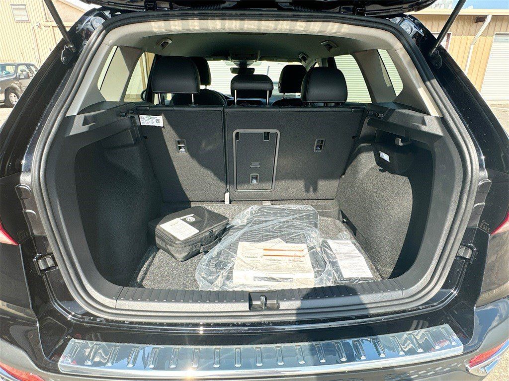 New 2024 Black Pearl Volkswagen 1.5T SE image 29