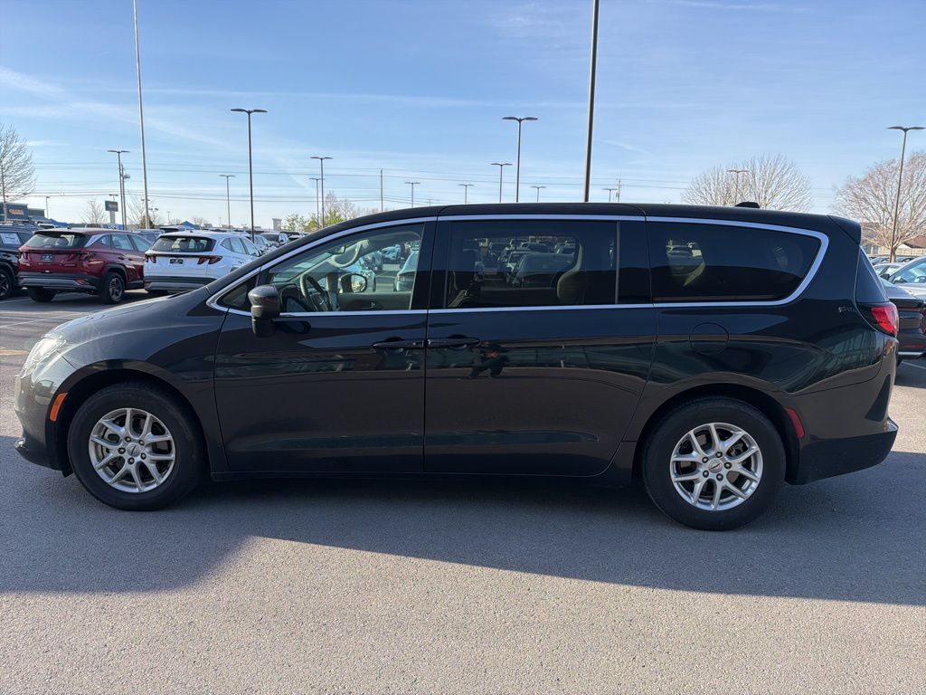 2023 Chrysler Voyager
