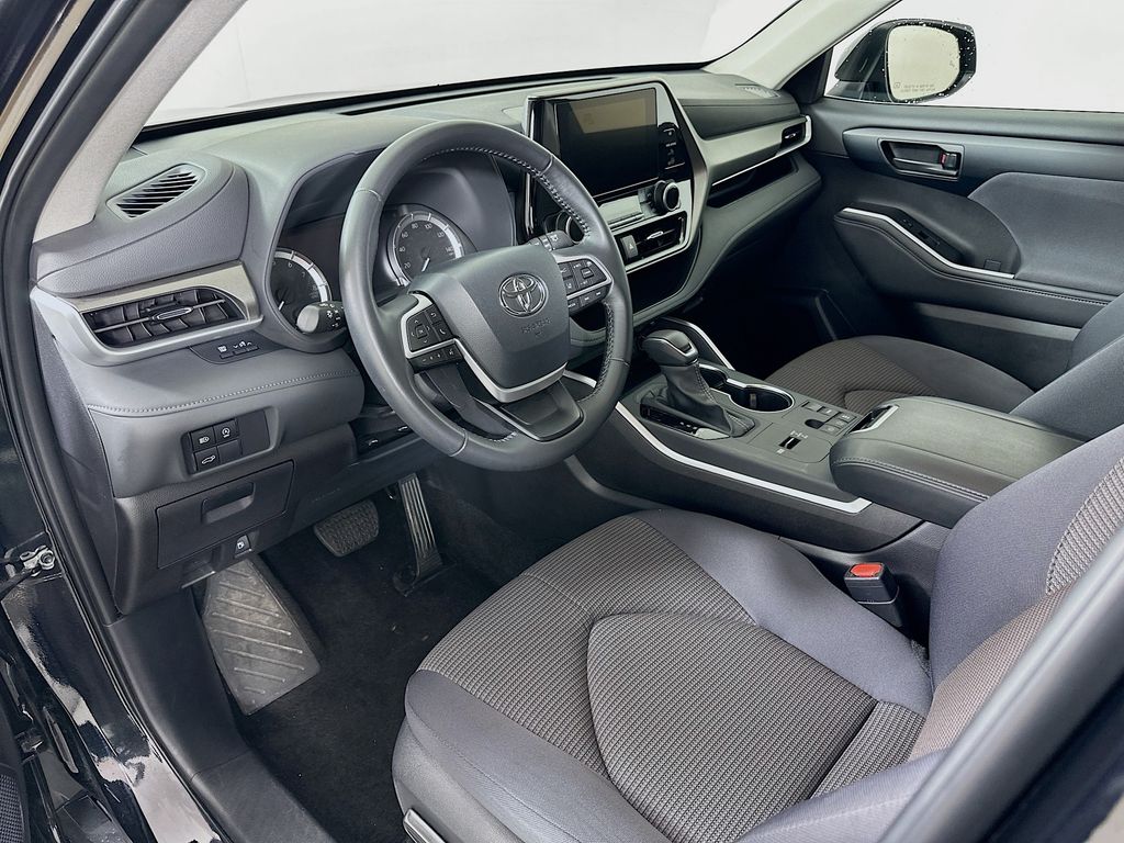 Thumbnail: 2025 Toyota Highlander - 9
