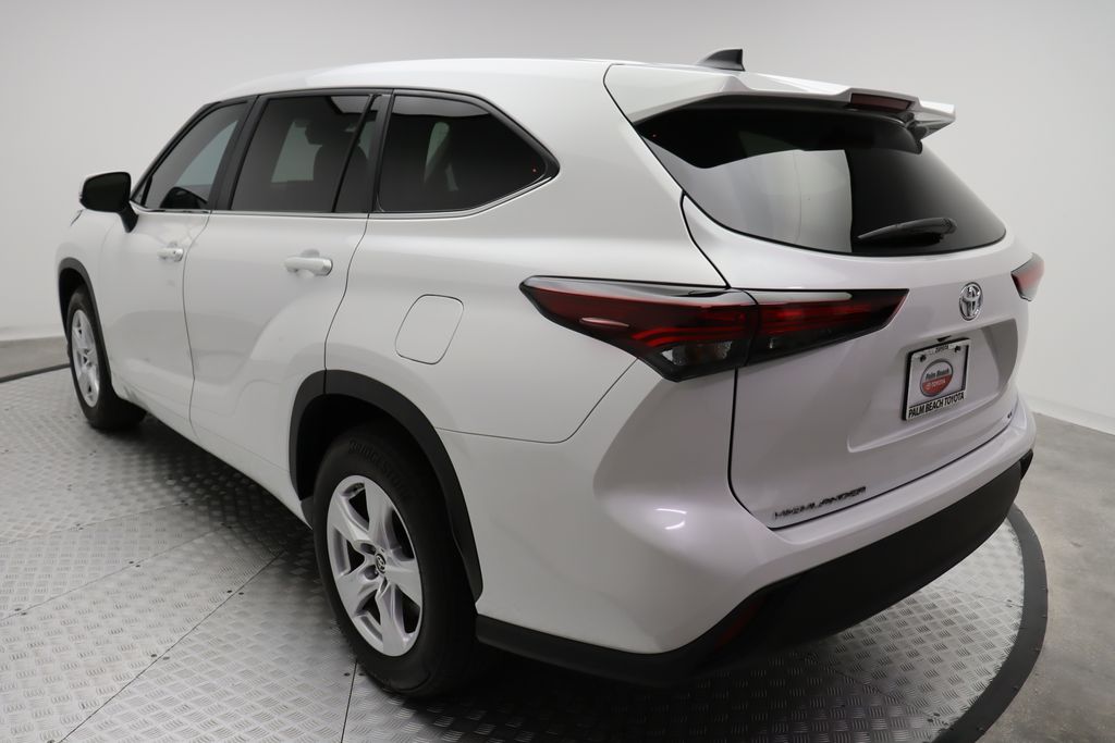 2024 Toyota Highlander LE 11