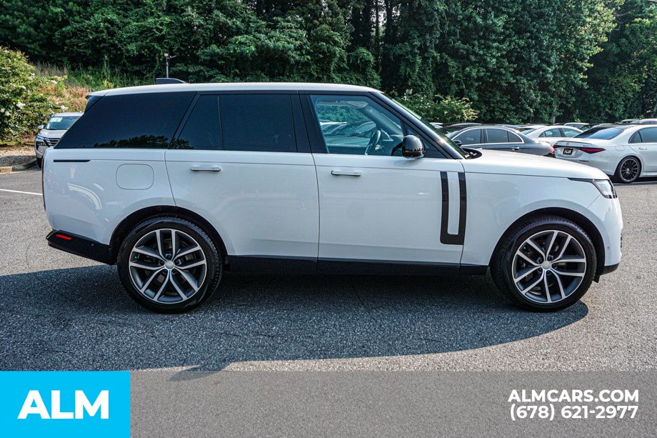 Used 2024 White Land Rover SE image 8