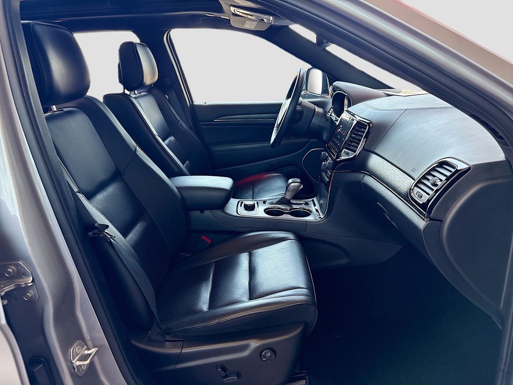Thumbnail: 2020 Jeep Grand Cherokee - 20