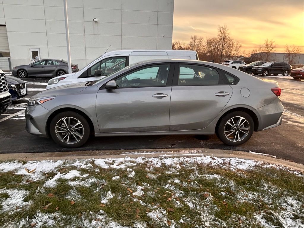 2023 Kia Forte LXS 2