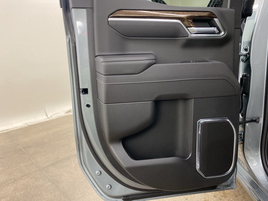 2025 GMC Sierra 1500 SLE photo