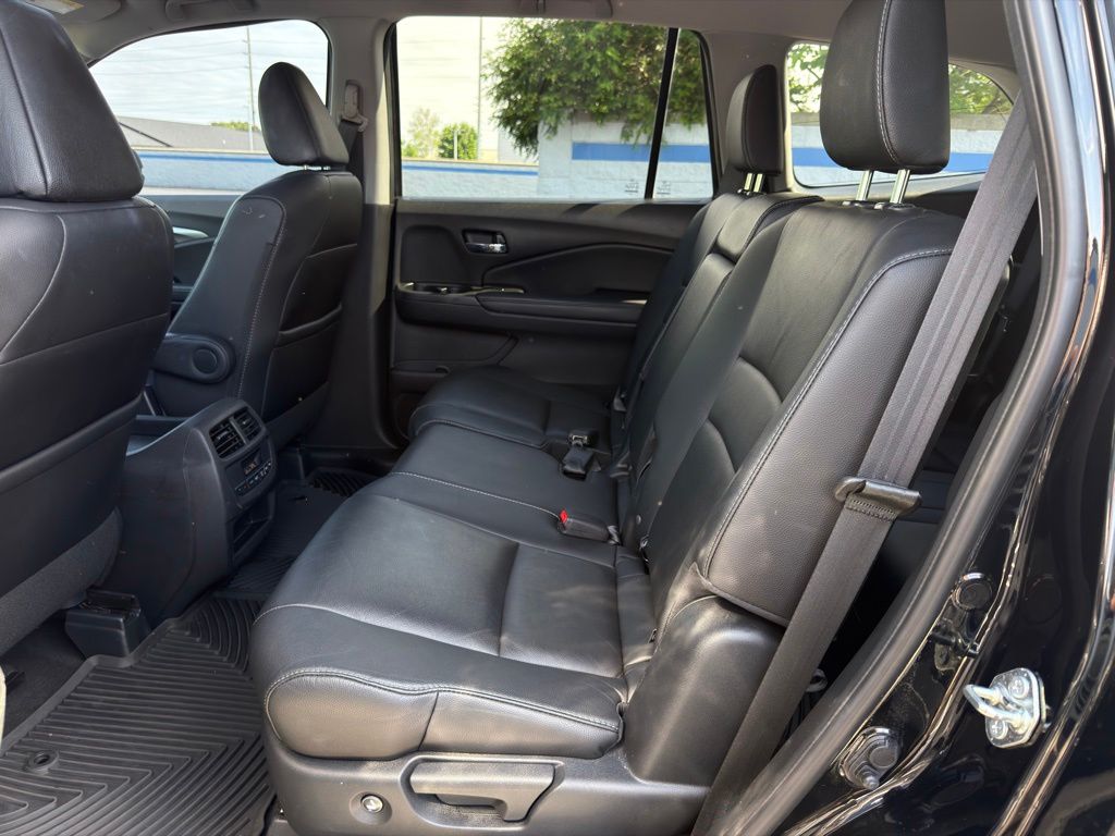 Thumbnail: 2017 Honda Pilot - 19