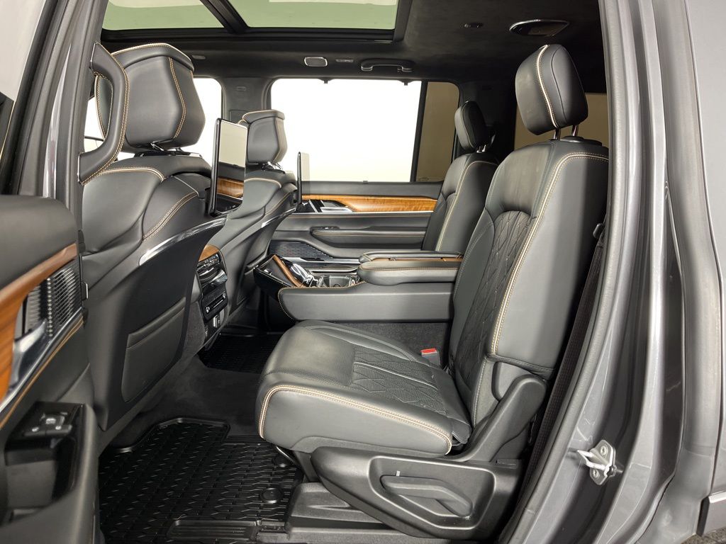 Thumbnail: 2022 Jeep Grand Wagoneer - 21