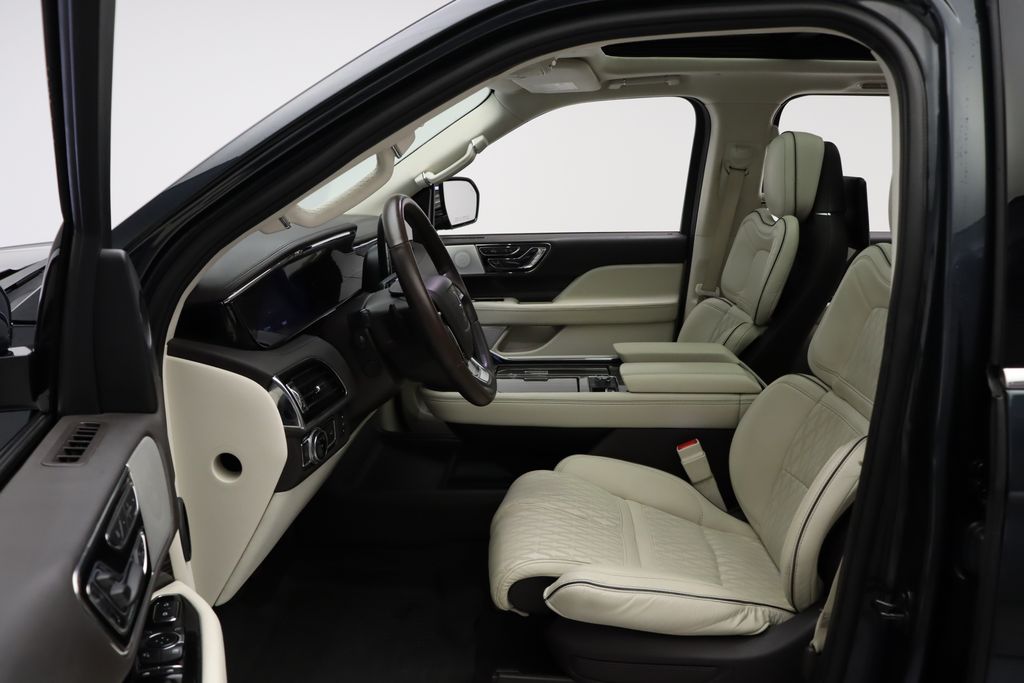 Thumbnail: 2021 Lincoln Navigator - 14