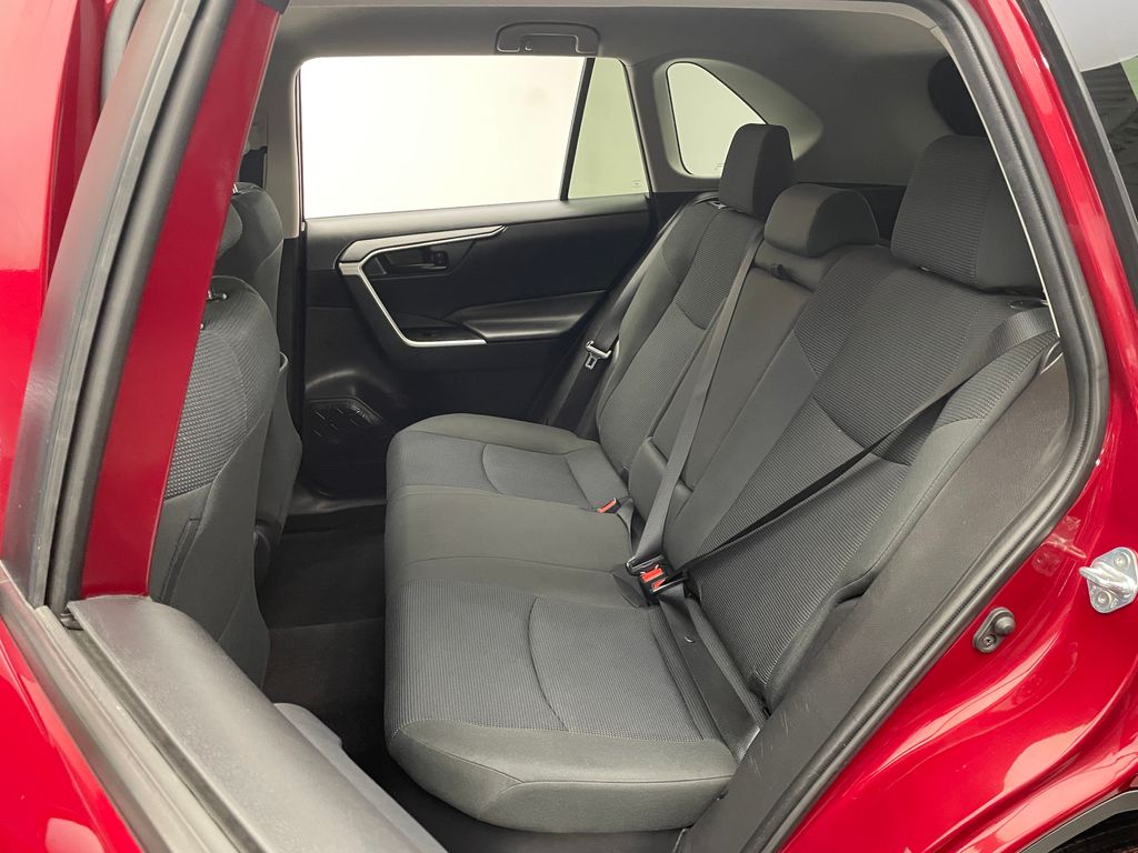 2021 Toyota RAV4 LE 31