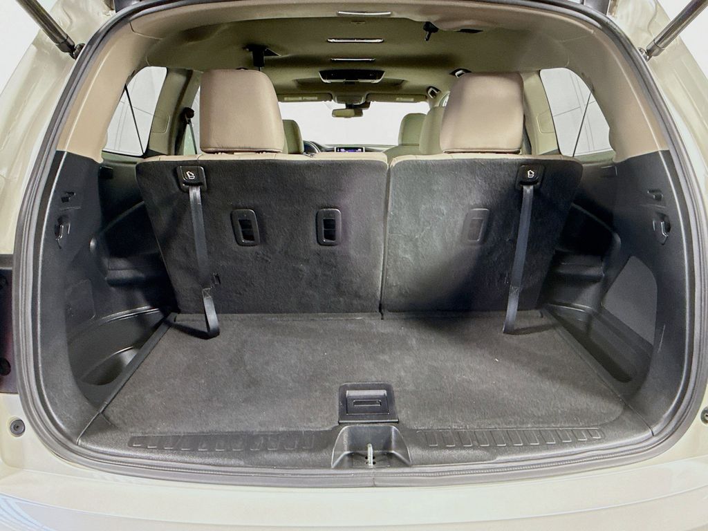 Thumbnail: 2017 Honda Pilot - 26