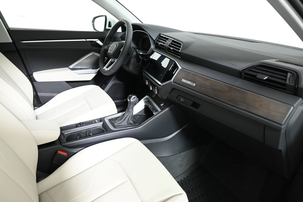 Thumbnail: 2025 Audi Q3 - 21