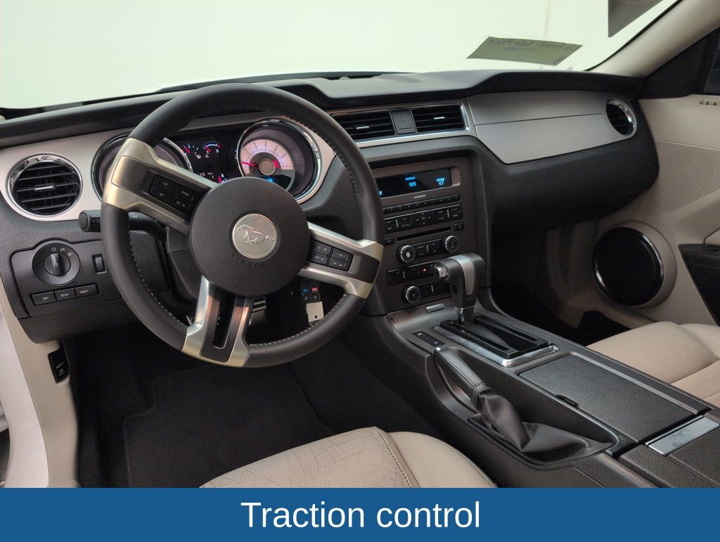 2010 Ford Mustang V6 Premium photo 3