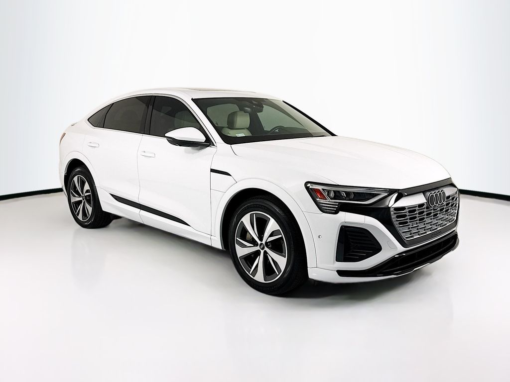 Thumbnail: 2024 Audi Q8 e-tron - 3