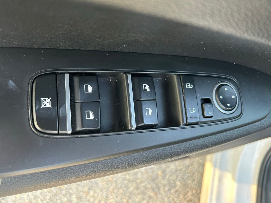 Thumbnail: 2022 Kia Forte - 14