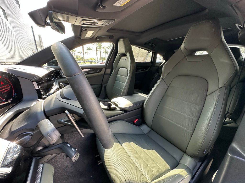 2025 Porsche Panamera  5