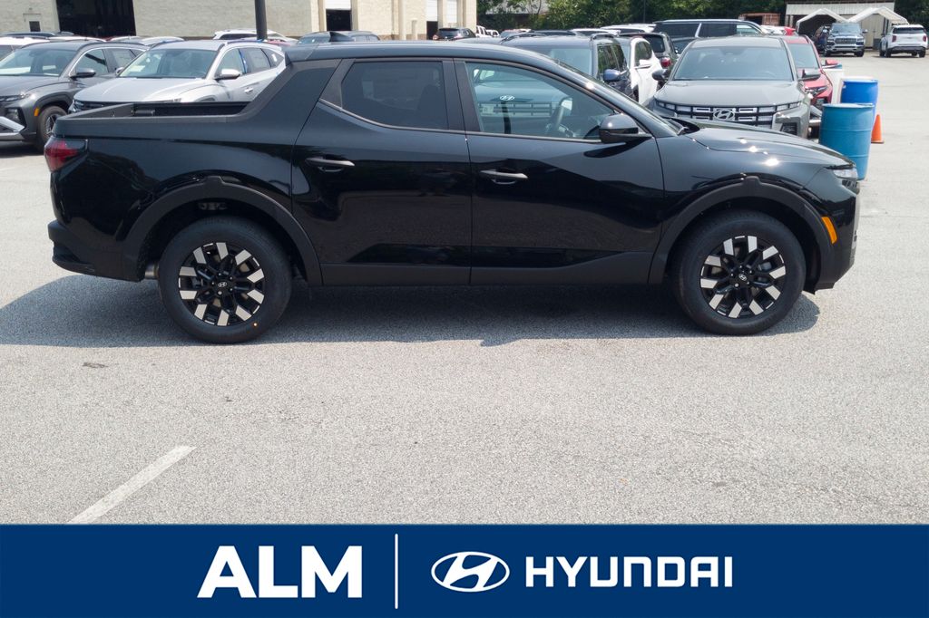 2025 Hyundai Santa Cruz SE photo 3