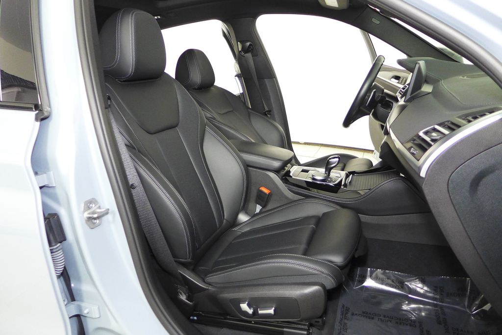 Thumbnail: 2023 BMW X4 - 26