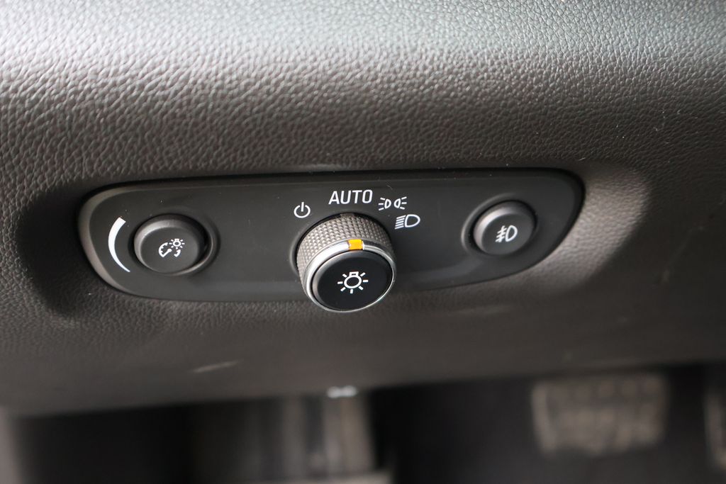 Thumbnail: 2021 Chevrolet Traverse - 15