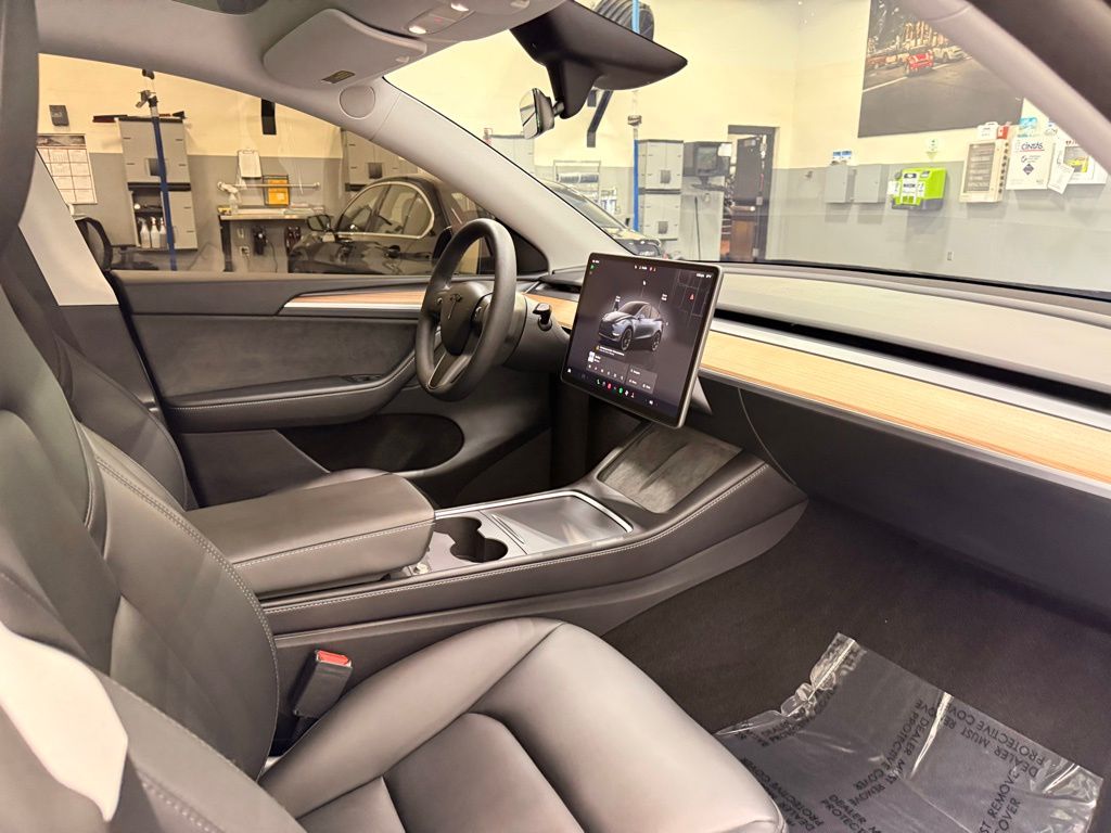 2024 Tesla Model Y Long Range 28