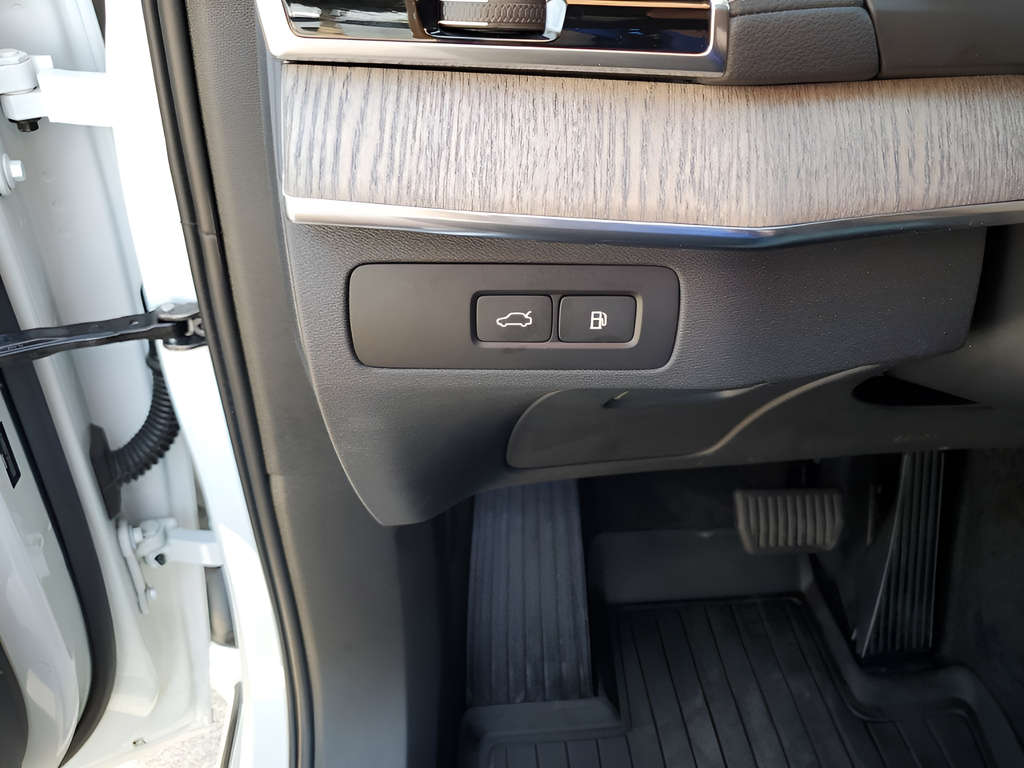 Used Car 2024 Volvo Xc90 Recharge Plug-in Hybrid  Ultimate For Sale Under $50,000 In Austin, Texas