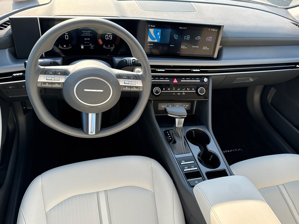 2025 Hyundai Sonata SE photo 12