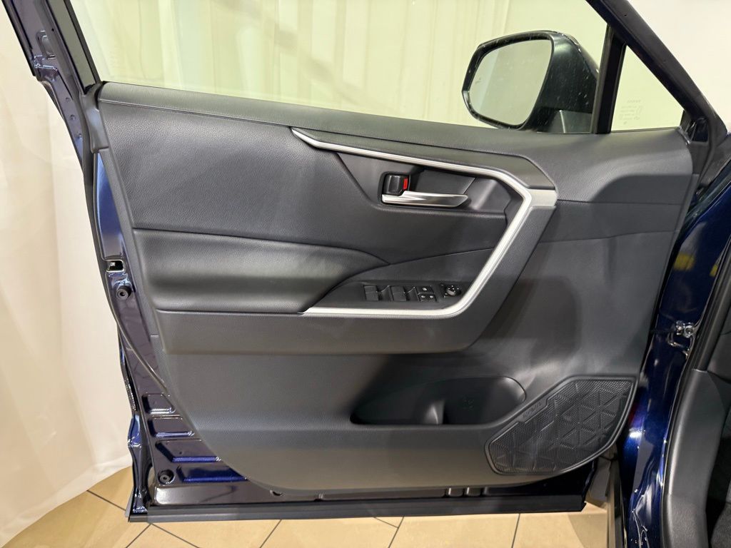 Thumbnail: 2025 Toyota RAV4 - 15