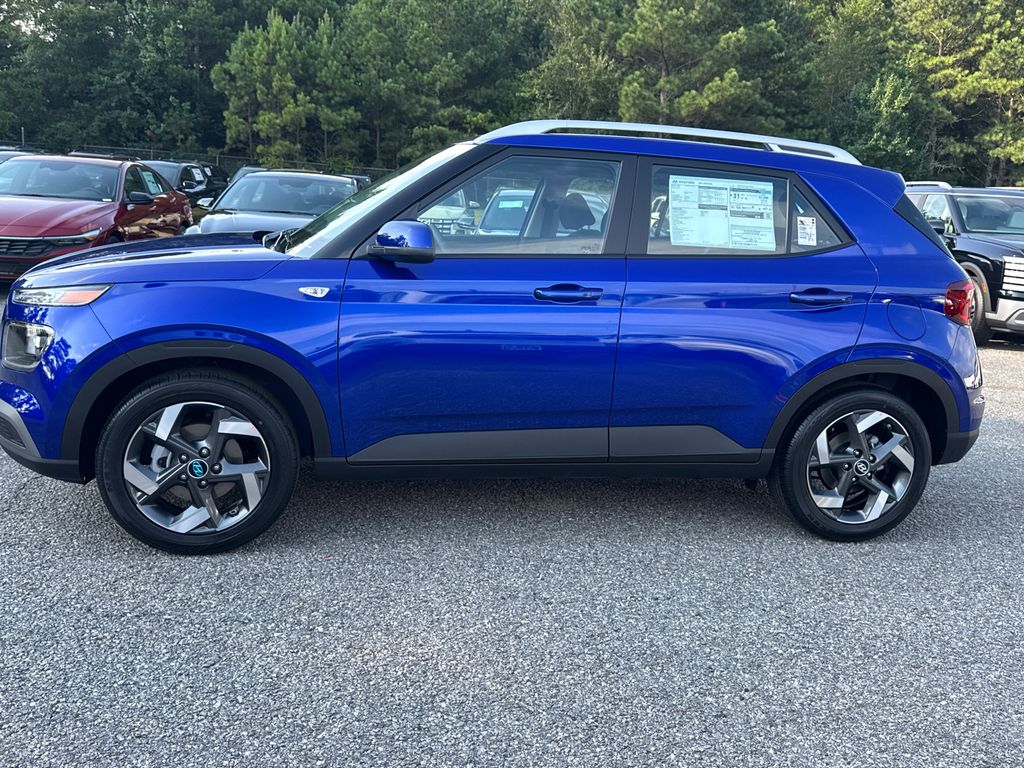 2025 Hyundai Venue SEL photo 2