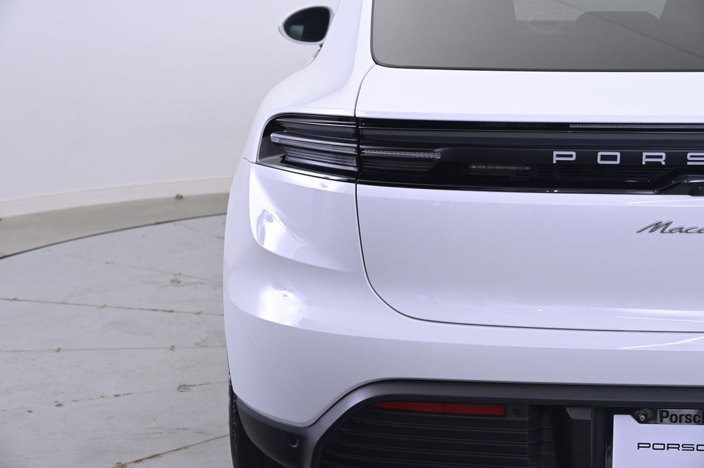 Thumbnail: 2024 Porsche Macan - 13
