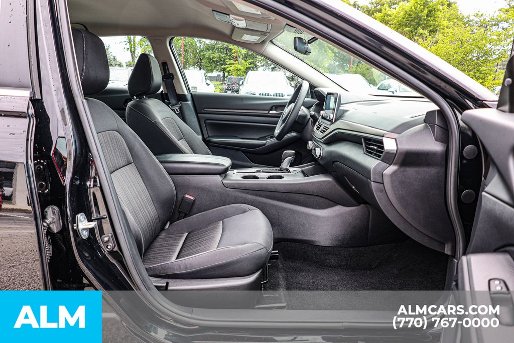 Used 2025 Black Nissan 2.5 SV image 21