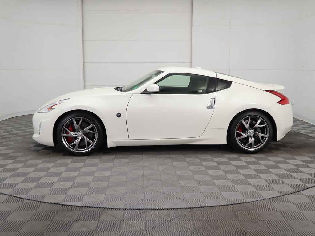 2017 Nissan Z Sport 8