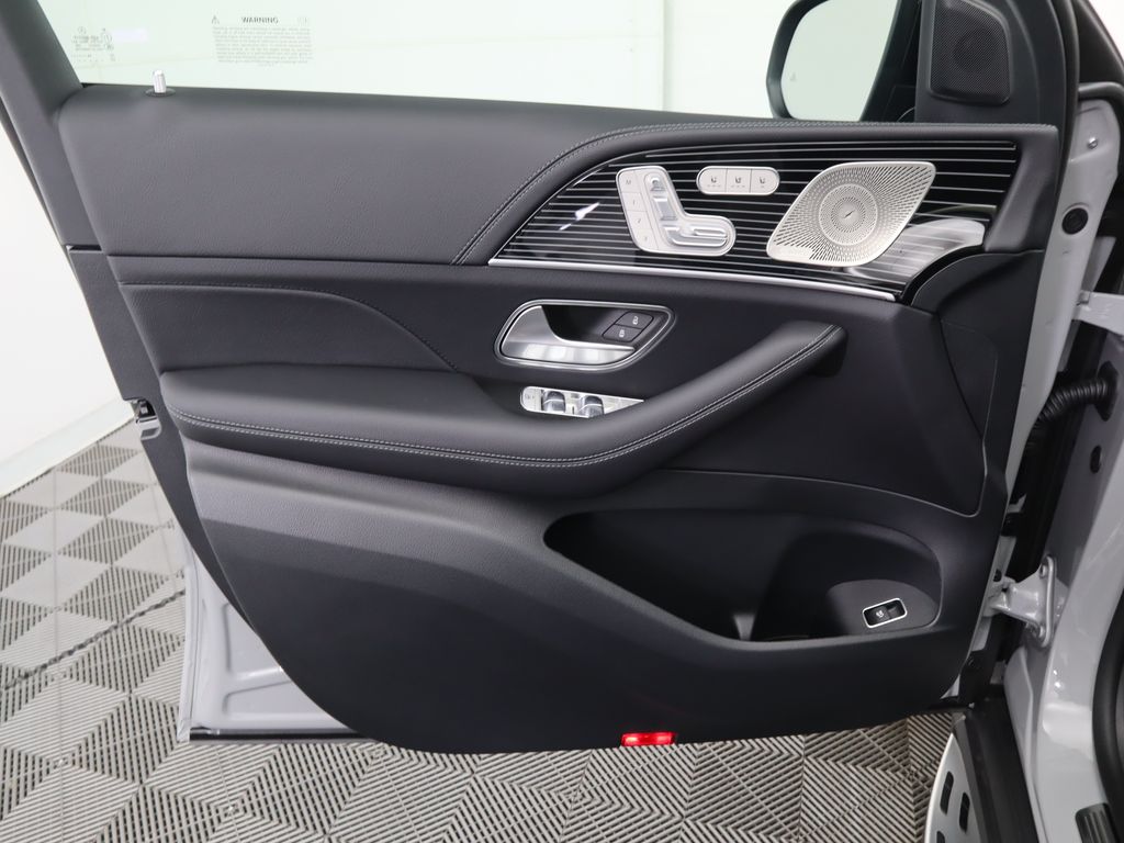 Thumbnail: 2026 Mercedes-Benz GLE - 26