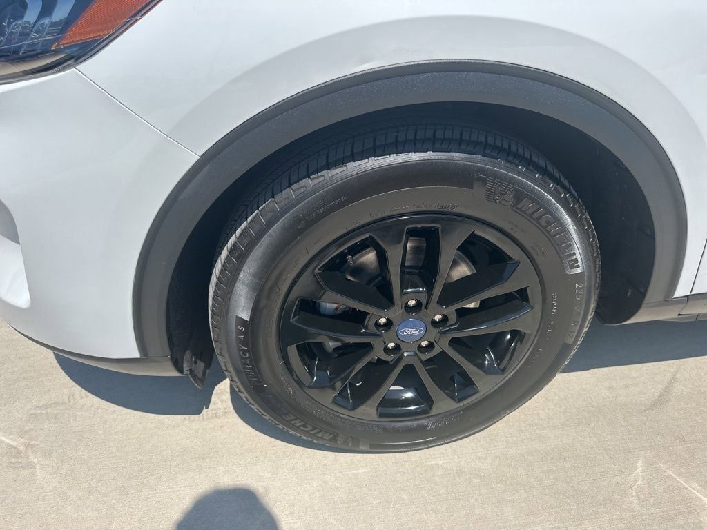 2022 Oxford White Ford Escape SE FWD SUV