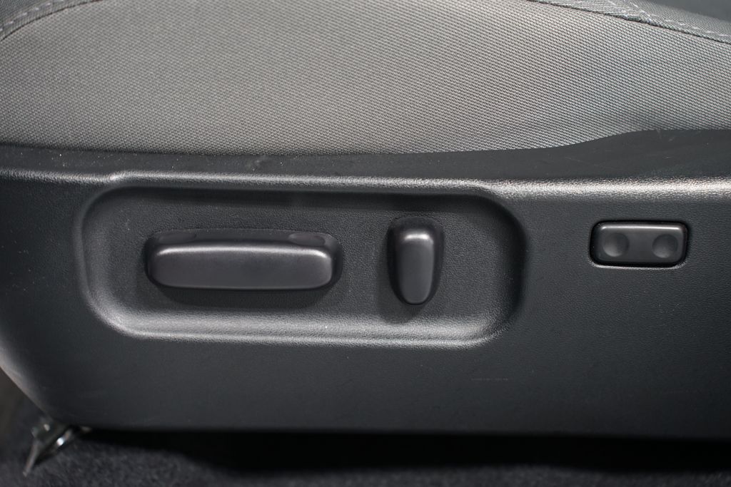 2022 Toyota Tacoma SR5 32