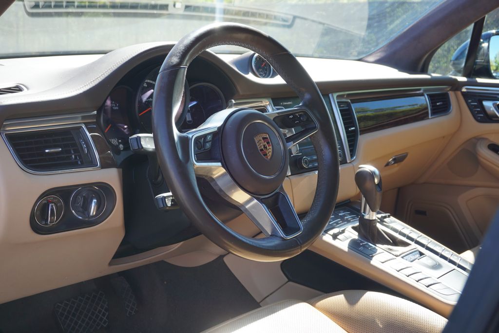Thumbnail: 2018 Porsche Macan - 10