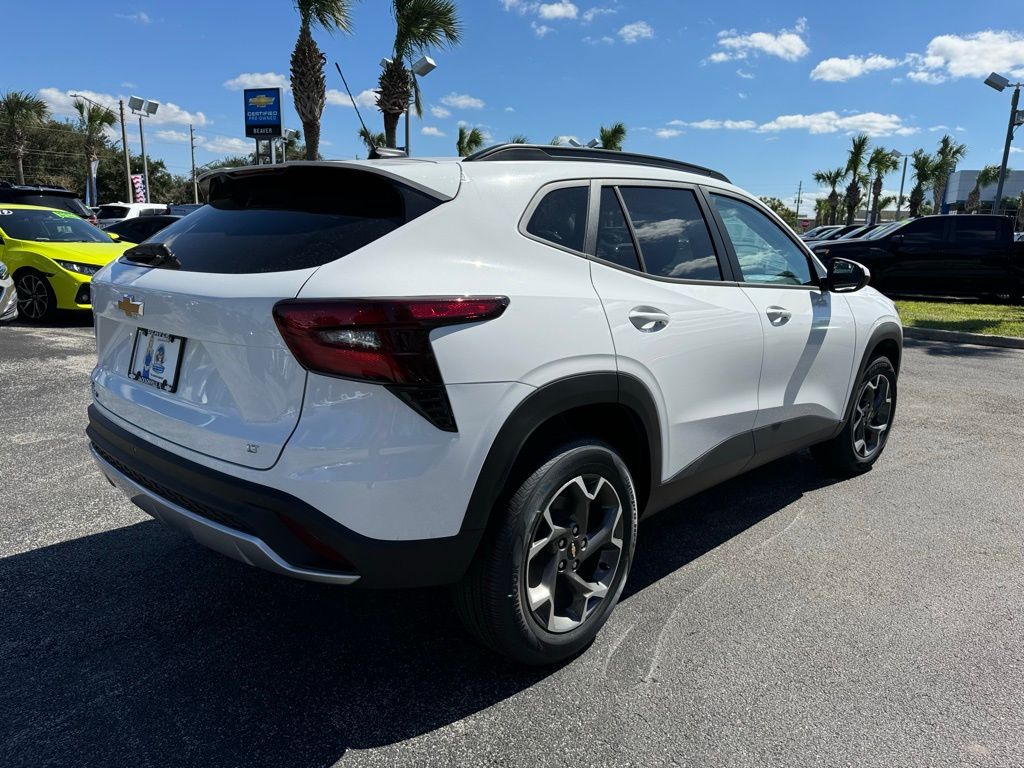 2025 Chevrolet Trax LT 8