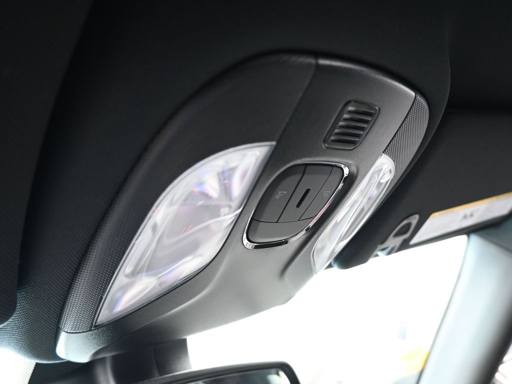 New 2026 Bright White Clearcoat Jeep Latitude image 23