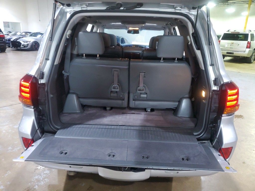 2009 Lexus LX 570 43