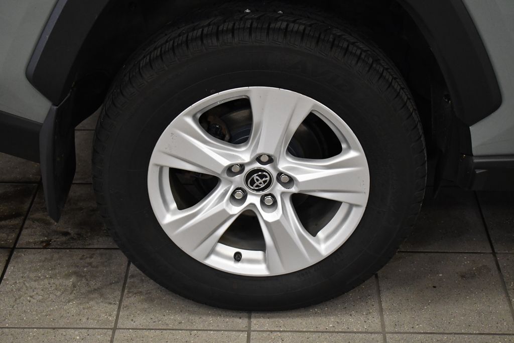 Thumbnail: 2021 Toyota RAV4 - 13