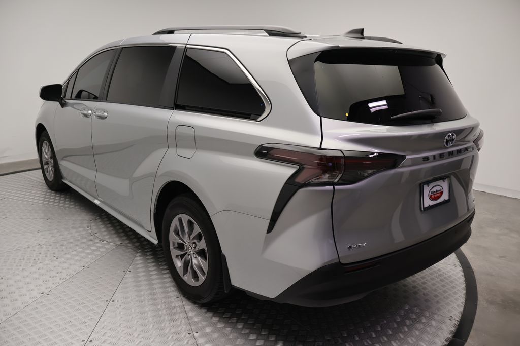 Thumbnail: 2025 Toyota Sienna - 11