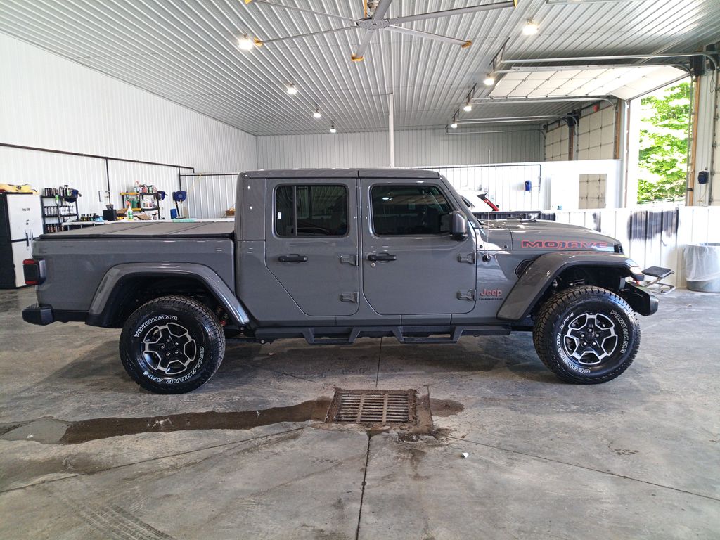 Used 2020 Gray Jeep Mojave image 6