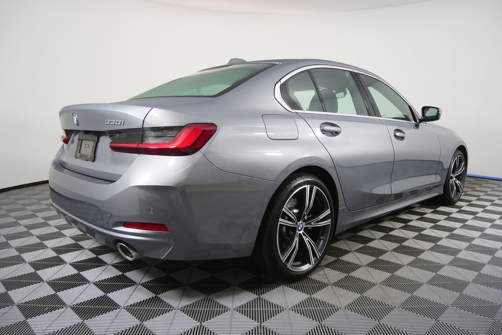 Thumbnail: 2024 BMW 3 Series - 3