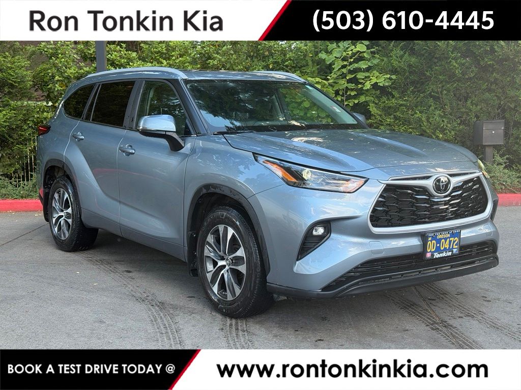 Moon Dust 2023 Toyota Highlander SUV / Crossover Front-Wheel Drive 8-Speed Automatic