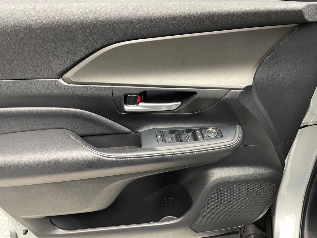 Thumbnail: 2024 Toyota Grand Highlander - 9