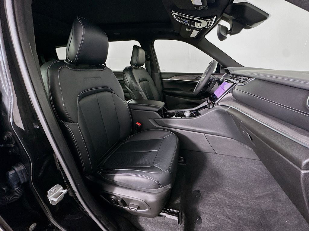 Thumbnail: 2025 Jeep Grand Cherokee L - 30