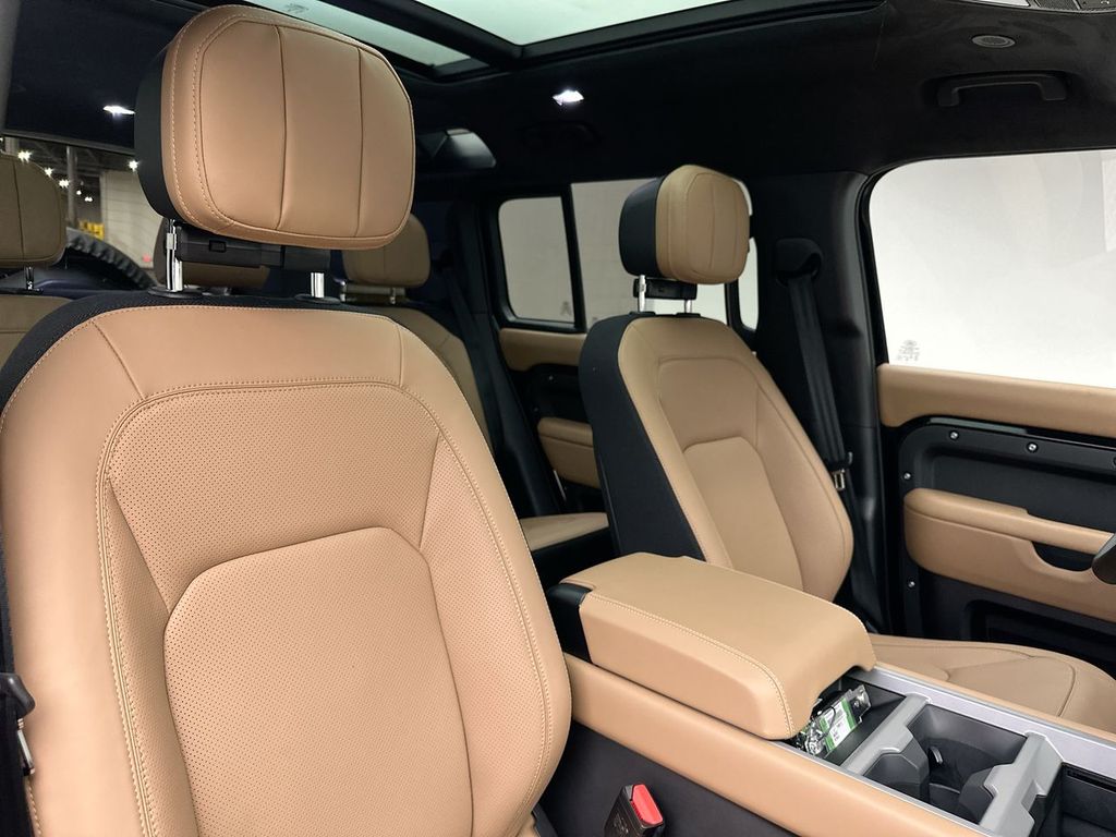 2025 Land Rover Defender 110 6