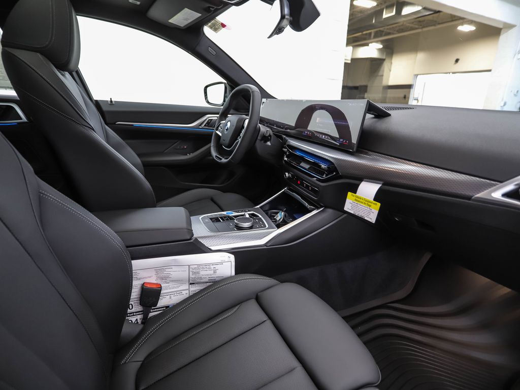 Thumbnail: 2026 BMW i4 - 30